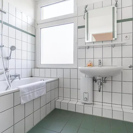 Worker's F7 - Haus Mit 4 Schlafzimmern Fuer 8 Personen Holiday home Wesel (North Rhine-Westphalia)